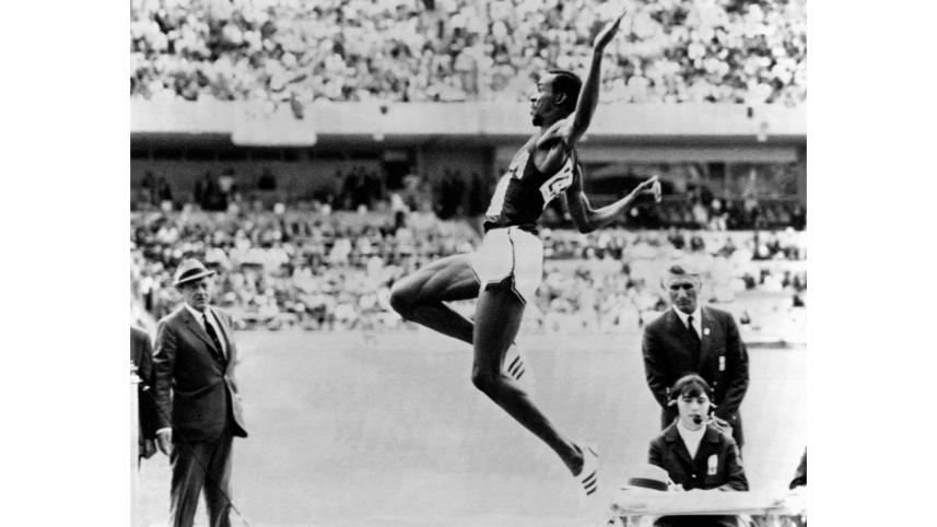 afp_20240131_34h49ja_v1_preview_thejumpofthecenturybobbeamonauctionsoffhis1968o.jpg