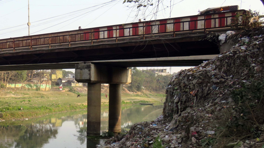 chhoto-jamuna-dumping.jpg