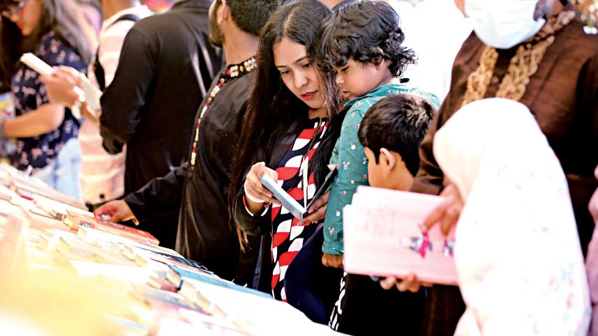 Book Fair gets huge crowd on Ekushey February
