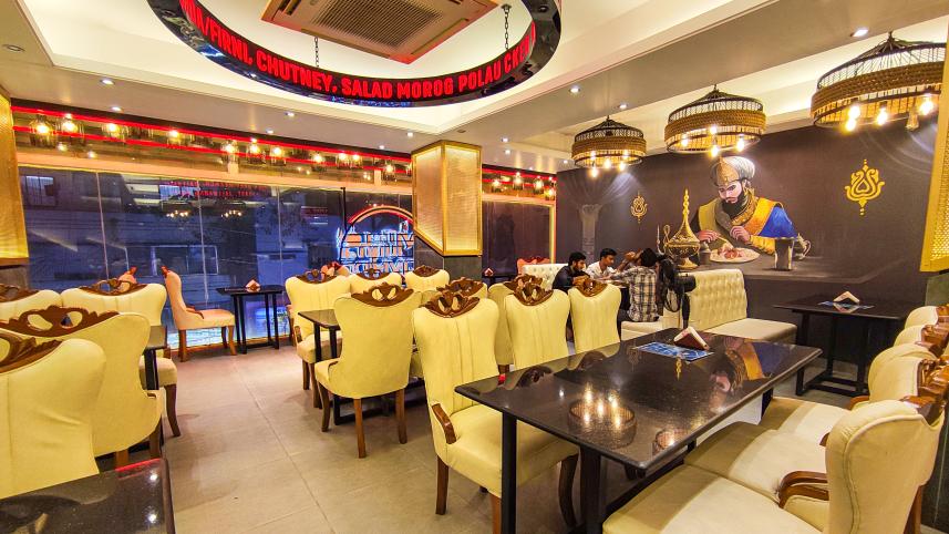 The flow of customers has shrunk in restaurants around the country, as evidenced by this picture taken from an eatery in the Tajmahal Road area of the capital’s Mohammedpur yesterday.