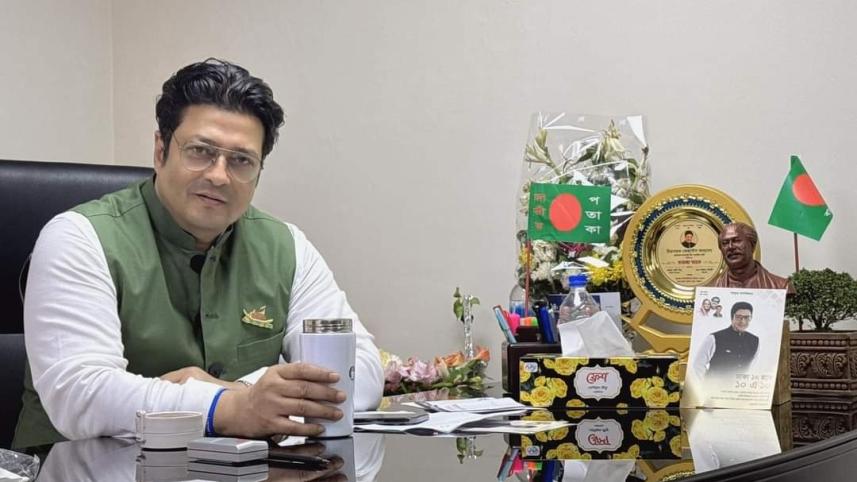Ferdous performs umrah, shares picture on social media