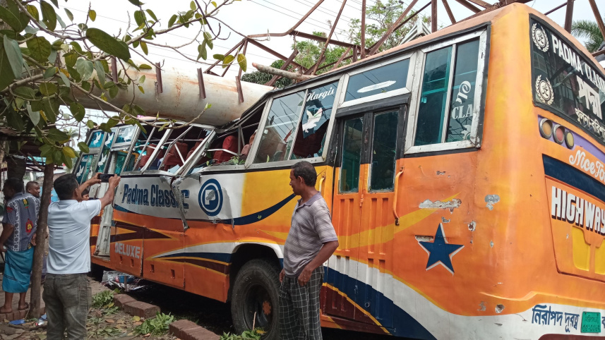 bus tree storm