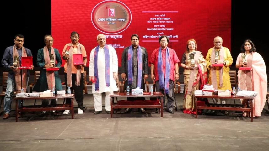 Loko Nattyadal honours 6 theatre luminaries with awards