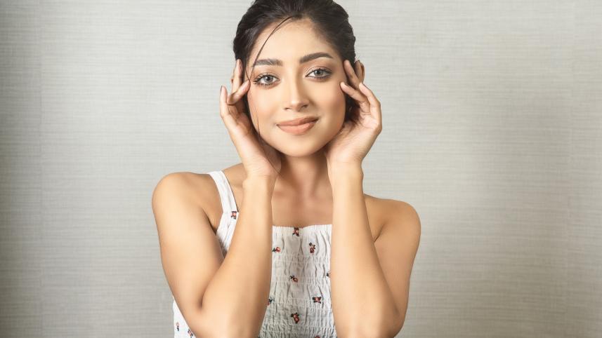 Mastering eyebrow shaping at home