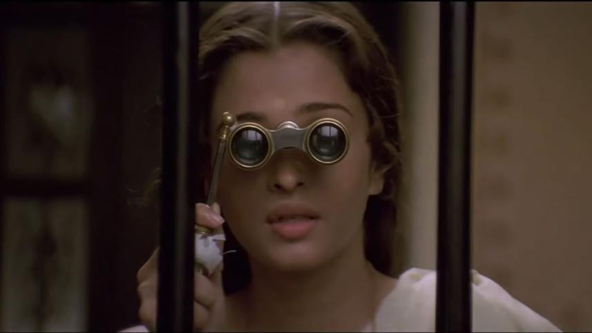 binodini_with_opera_glass_01.jpg