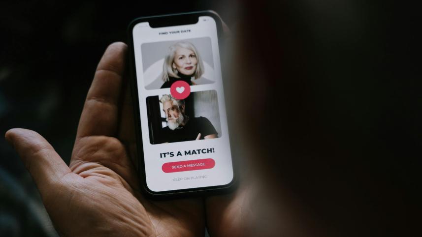 Tired of swiping? Let AI find your soulmate!         pexels-cottonbro-6833567.jpg