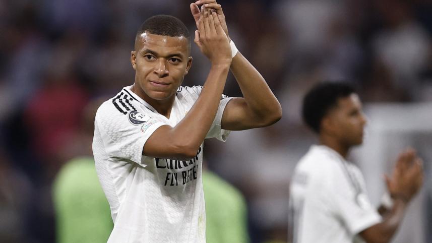 Mbappe claps 