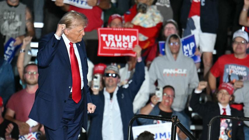 donald_trump_dances_on_stage.jpg