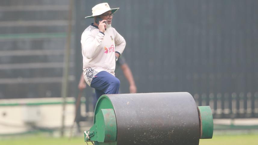 hathuru_on_phone.jpg
