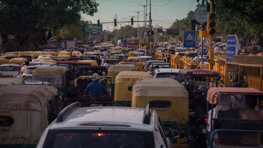 india_hands_out_fines_to_owners_of_polluting_vehicles_building_sites.jpg