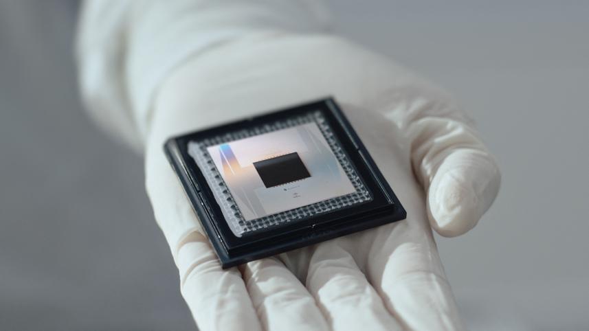 new_quantum_computing_chip_willow.jpg