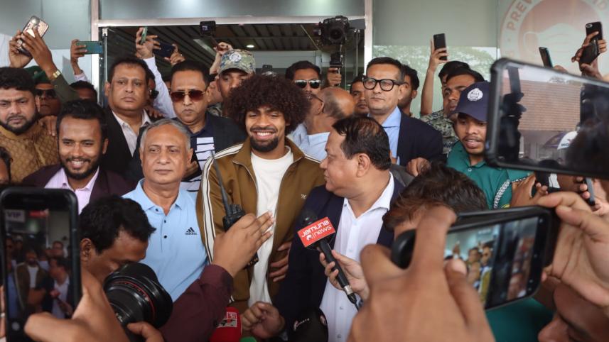 English Premier League Footballer Hamza Chowdhury Arrives in Bangladesh
