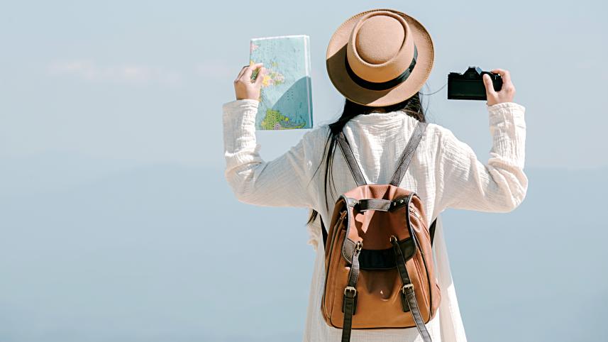 female-tourists-spread.jpg