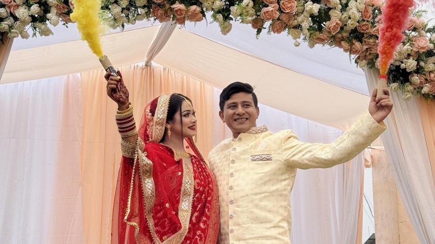 Shamim Hasan Sarkar shares his wedding pictures 