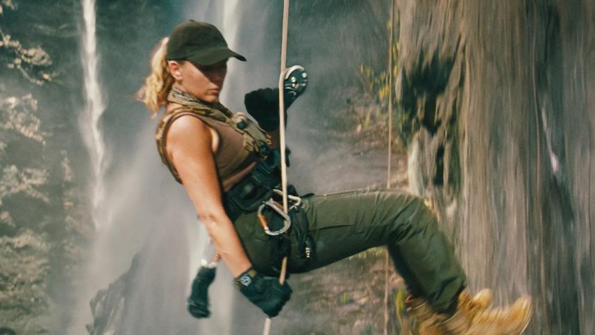 scarlett-johansson-jurassic-world-070125-2-5323564ad62f4238b21224110955d4bb.jpg