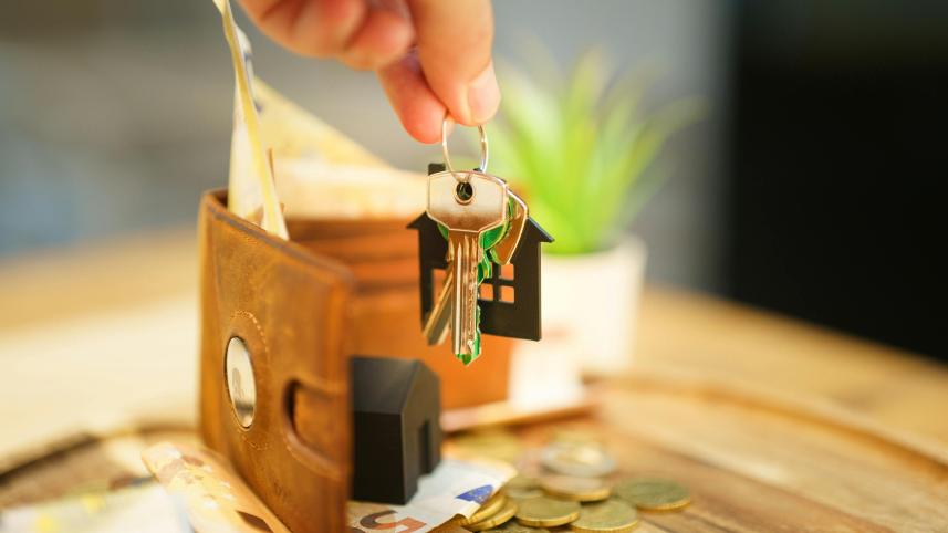 Renting an apartment? Here’s 5 things you must know first      pexels-jakubzerdzicki-31425035.jpg