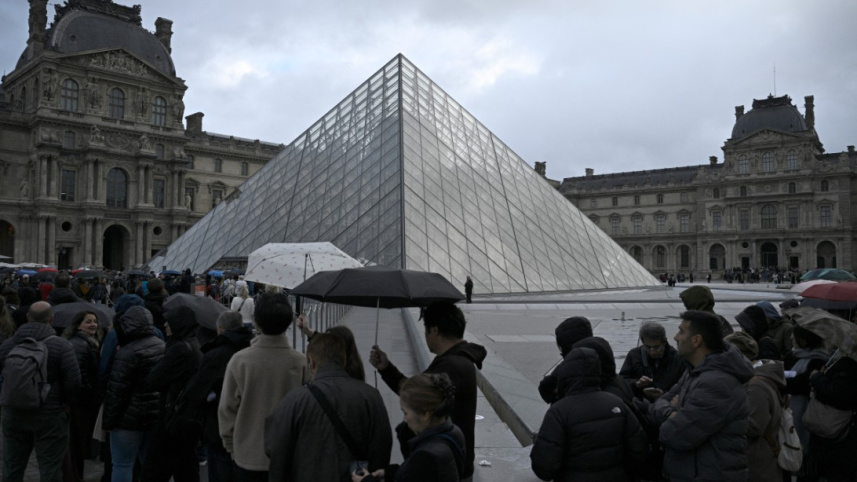 afp_20251020_79db2u3_v2_midres_francemuseuminvestigatintheftclosed.jpg