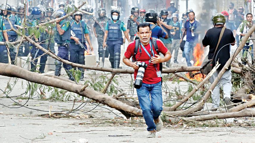 journo-clash.jpg