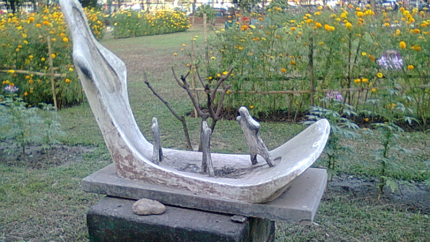 2._novera_ahmeds_reclining_figure_at_bangladesh_national_museum.jpg