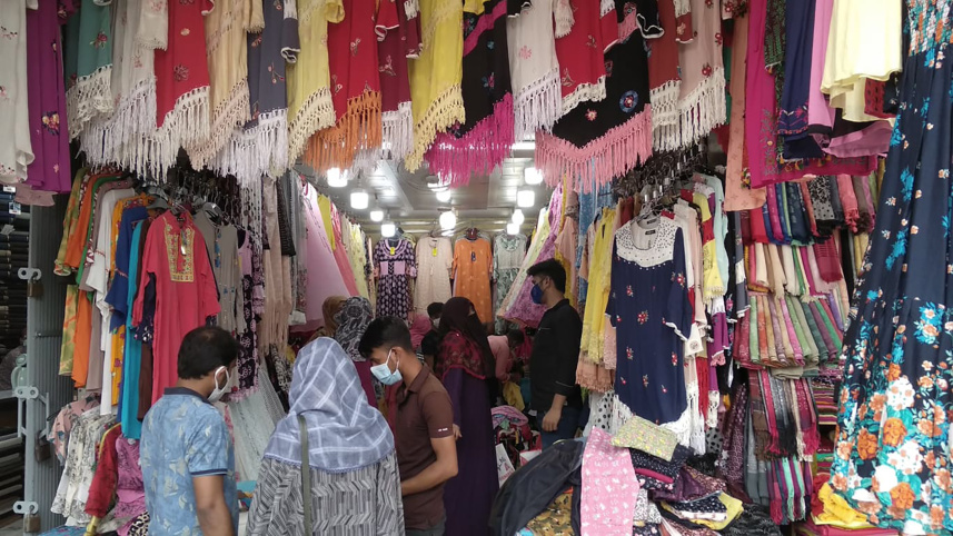 shoppers_palsh_khan.jpg