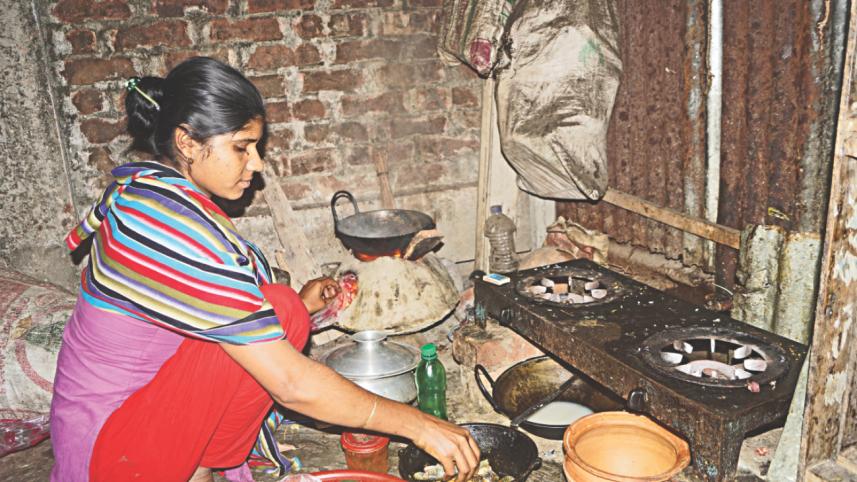 a_woman_cooks.jpg