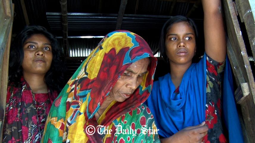 Aasma-and-her-family.jpg