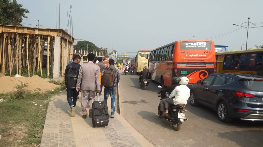 airport-road-jam-clash-smollah_5.jpg