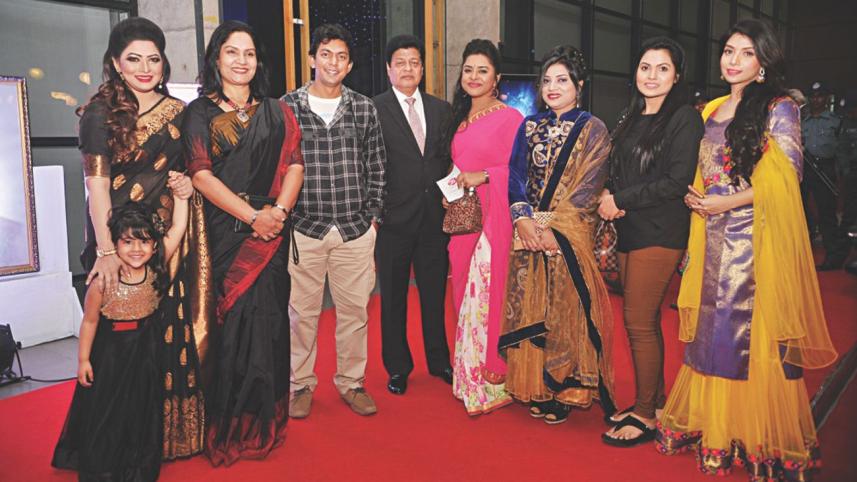 Badhon, Shahnaz Khushi, Chanchal, Faruq, Jyoti, Sabrin, Hasin and Nawshaba on the red carpet