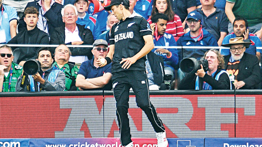 boult_catch_six.jpg