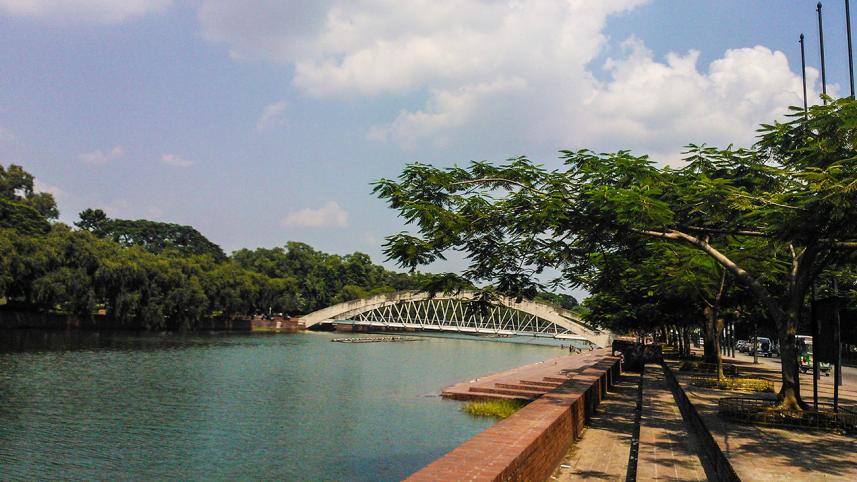 Crescent_Lake_-_Chandrima_Uddan_(05)-web.jpg