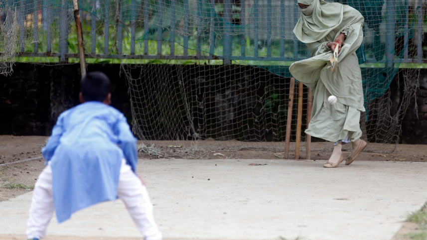 cricket_loving_2_1.jpg