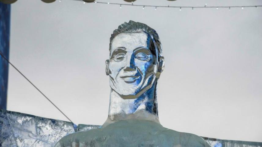 Cristiano Ronaldo's new ice sculpture
