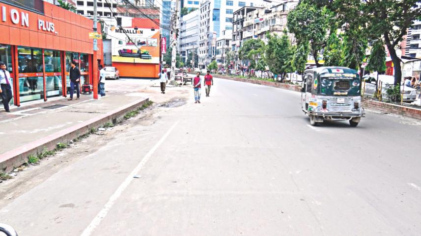 Dhanmondi canal.jpg