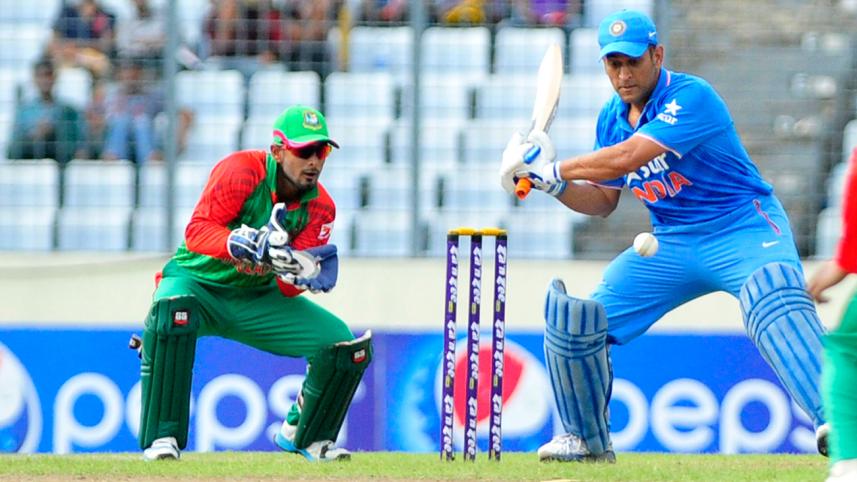 Dhoni-tigers-firoz-wb2.jpg