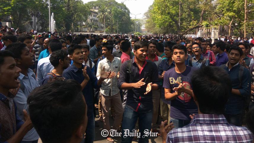 du-protest-3-wb.jpg