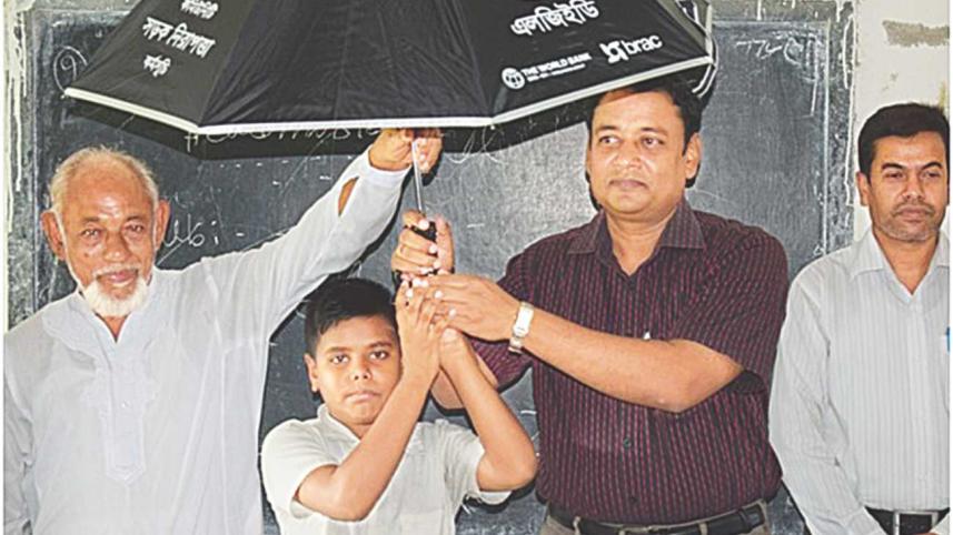 following_traffic_rules_in_teknaf_coxs_bazar_3.jpg