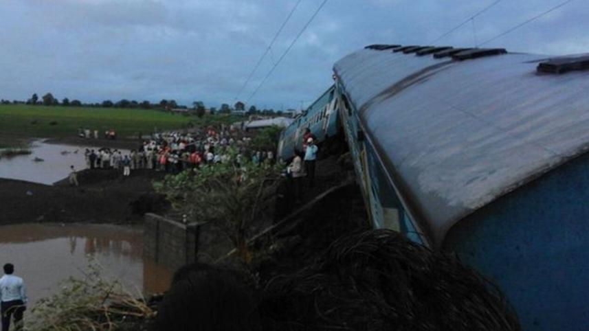 India-train--2WB.jpg