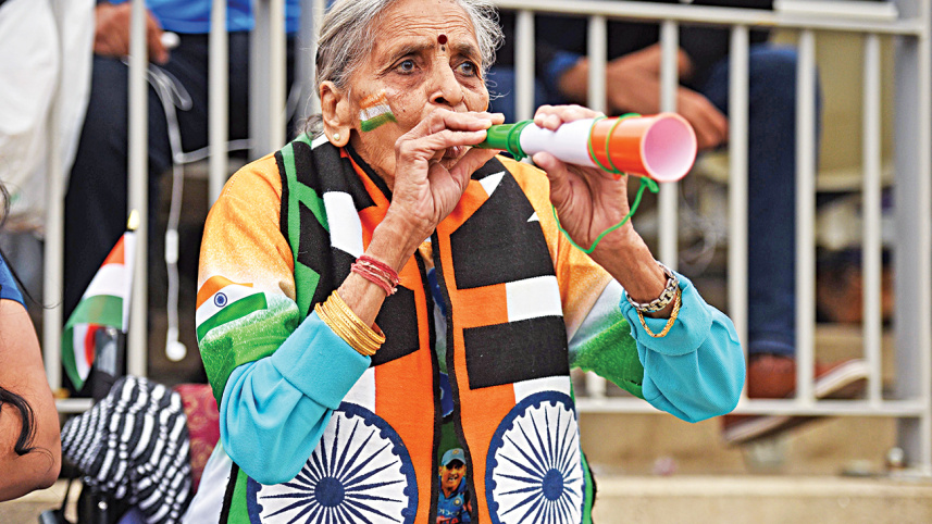 indian_fans_1.jpg