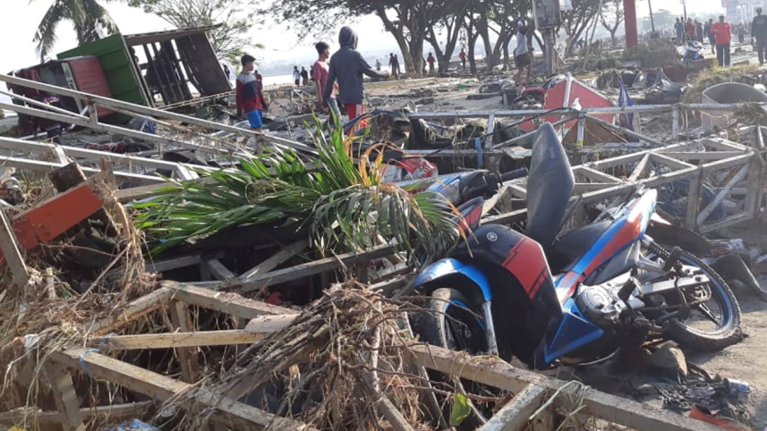 indonesia-quake-tsunami-reuters-1-wb.jpg