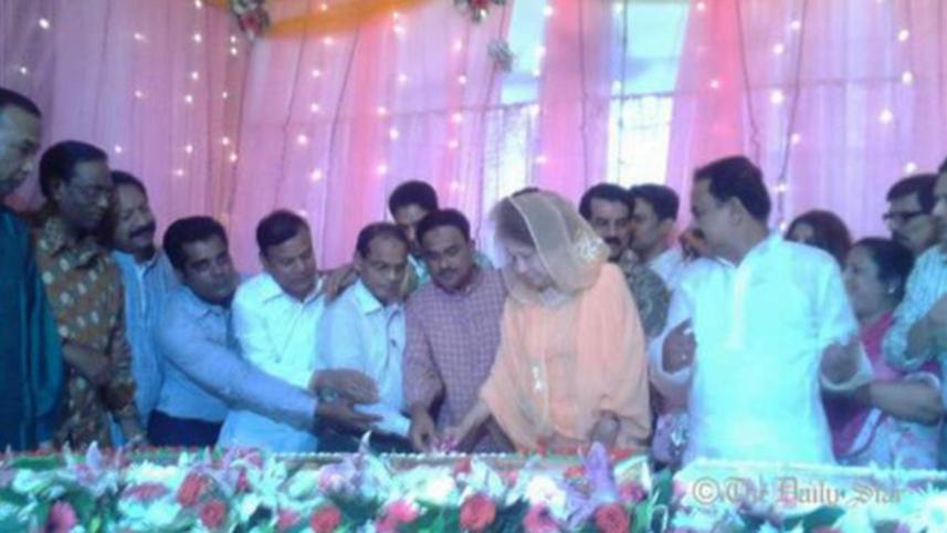 khaleda-cakeWB.jpg