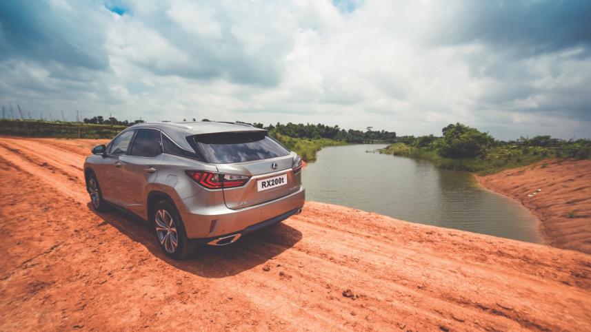 lexus 4.jpg