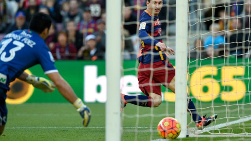 Messi-award-Ballon-d'Or.jpg