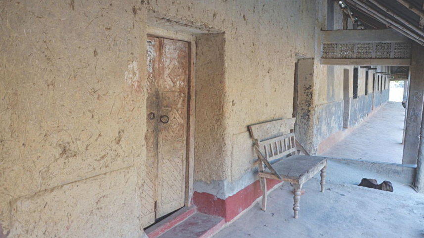 mud_house_2.jpg