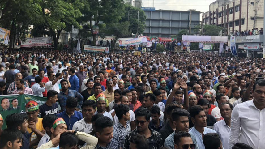 oikyafront-crowd.jpg