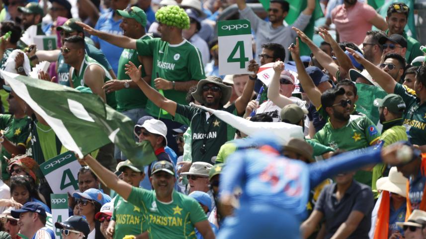 pak_fans.jpg