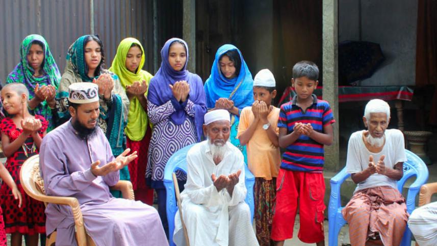 pray for razzak.jpg