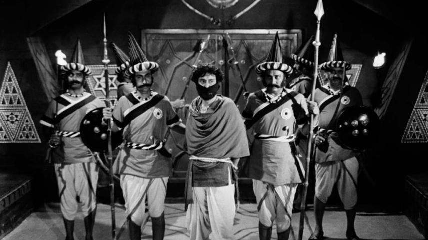 soumitra_chatterjee_in_a_scene_from_hirak_rajar_deshe_5.jpg