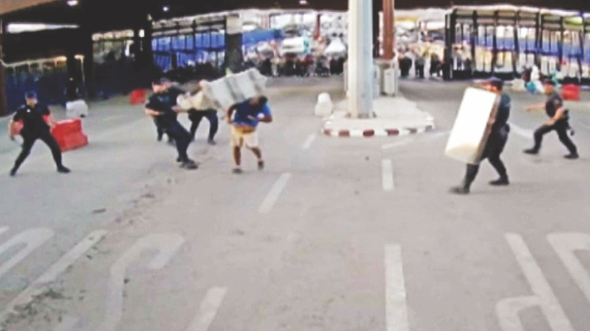 spain_cops_4.jpg