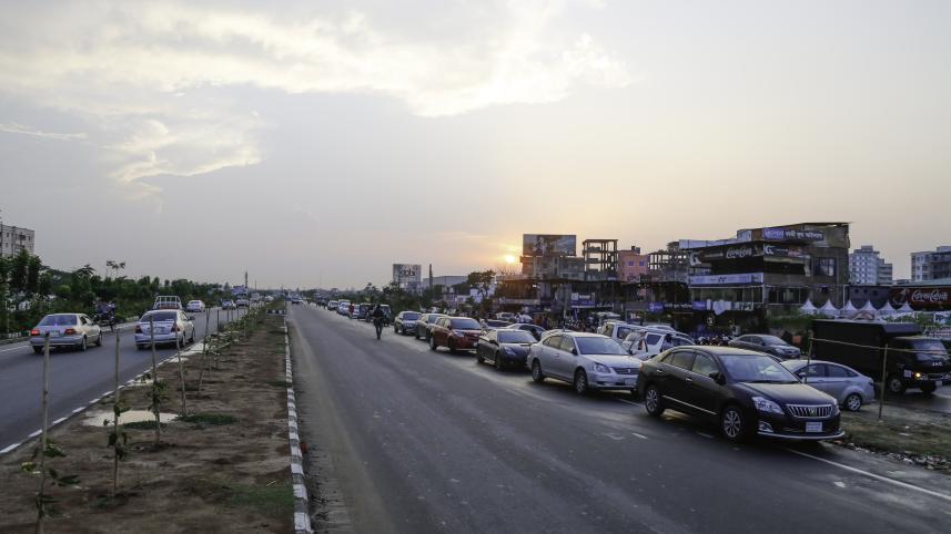 streets_of_dhaka300feet.jpg
