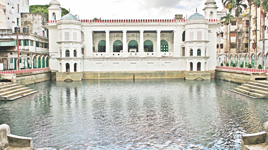 the_hussaini_dalan_pond.jpg